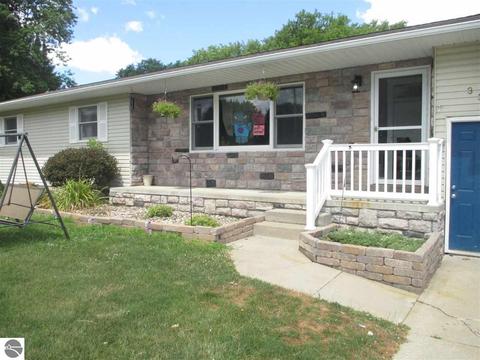 339 Schoolcrest Dr, Shepherd, MI 48883 photo 4
