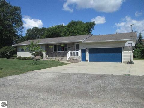 339 Schoolcrest Dr, Shepherd, MI 48883 photo 2