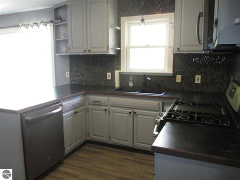 339 Schoolcrest Dr, Shepherd, MI 48883 photo 8