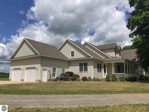 7572 S Shepherd Rd, Shepherd, MI 48883 photo 3