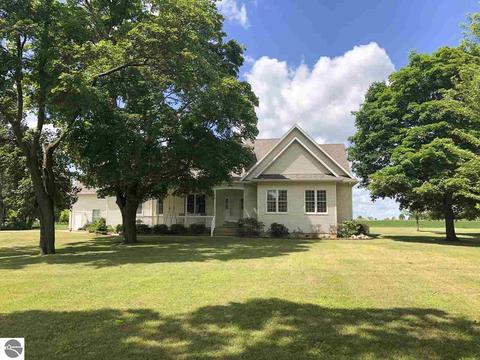 7572 S Shepherd Rd, Shepherd, MI 48883 photo 1