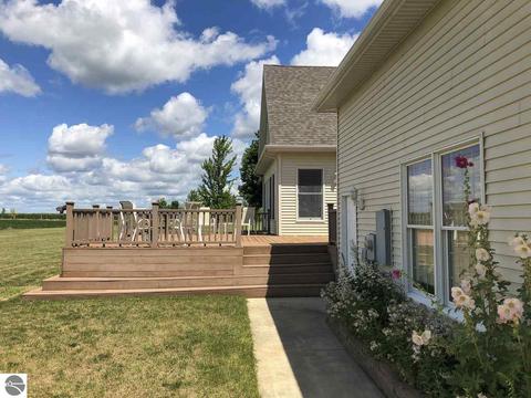 7572 S Shepherd Rd, Shepherd, MI 48883 photo 4