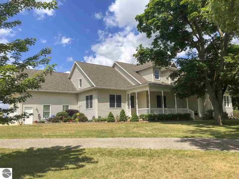 7572 S Shepherd Rd, Shepherd, MI 48883 photo 2