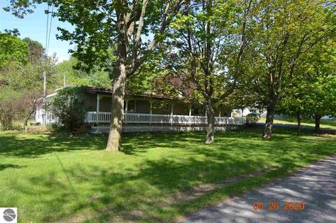 17062 Fourth St, Arcadia, MI 49613 photo 4