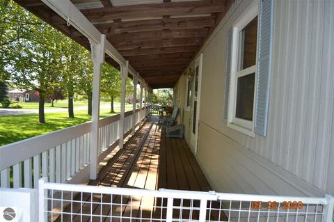 17062 Fourth St, Arcadia, MI 49613 photo 5