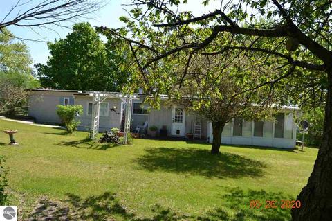 17062 Fourth St, Arcadia, MI 49613 photo 3