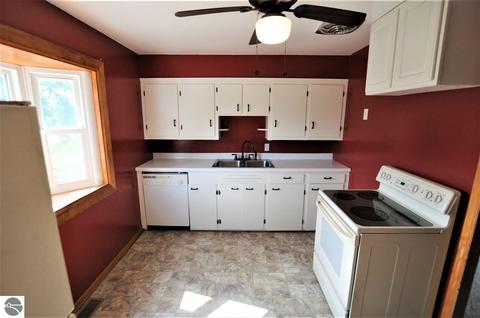 715 State St, Manton, MI 49663 photo 7