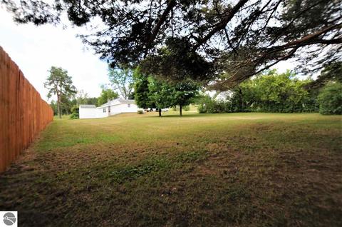 715 State St, Manton, MI 49663 photo 4