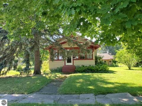 755 Washington Ave, Elberta, MI 49628 photo 2