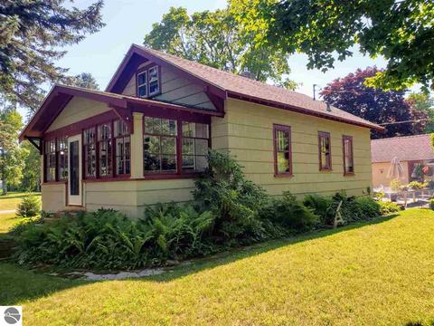 755 Washington Ave, Elberta, MI 49628 photo 1
