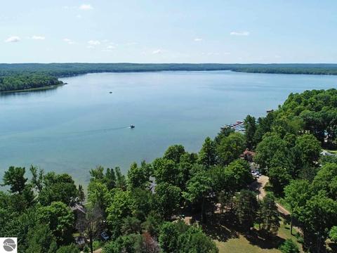 4089 Euclid Ave, Interlochen, MI 49643 photo 3