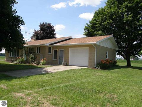990 S Barry Rd, Ithaca, MI 48847 photo 3
