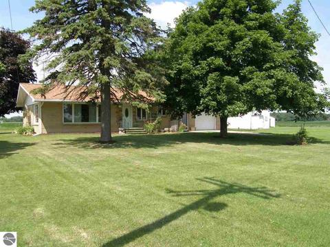 990 S Barry Rd, Ithaca, MI 48847 photo 4