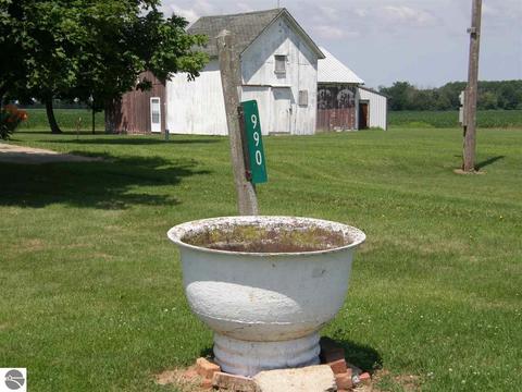 990 S Barry Rd, Ithaca, MI 48847 photo 8