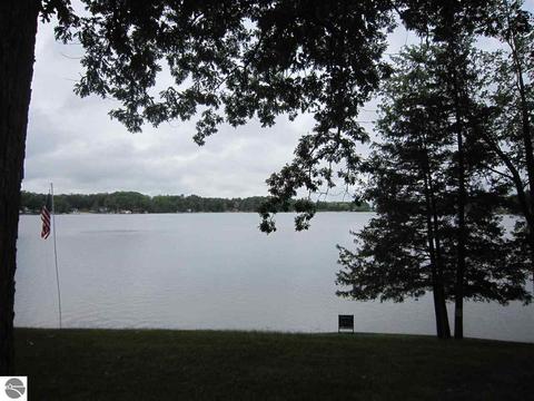 2585 Birch Point Dr, Lupton, MI 48635 photo 2