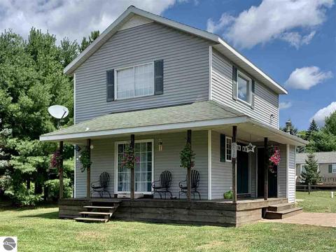 6037 Cedar Dr, Cadillac, MI 49601 photo 4