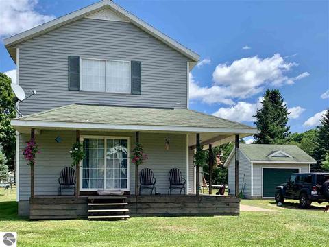 6037 Cedar Dr, Cadillac, MI 49601 photo 1