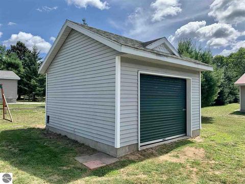 6037 Cedar Dr, Cadillac, MI 49601 photo 5