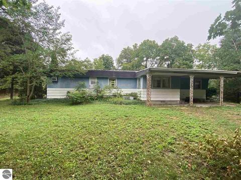 112 Randolph St, Manton, MI 49663 photo 2