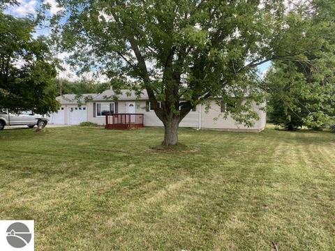 5617 S Shepherd Rd, Shepherd, MI 48883 photo 2
