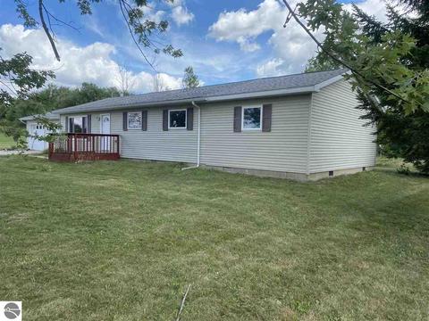 5617 S Shepherd Rd, Shepherd, MI 48883 photo 1
