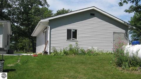 3570 Lakeshore Dr, Lupton, MI 48635 photo 4