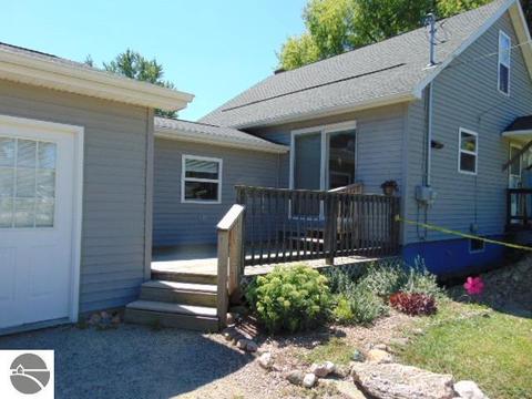 114 Webster, Ithaca, MI 48847 photo 2