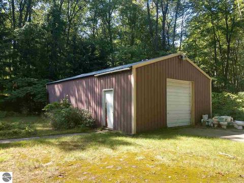 958 N Sanford Ave, Au Gres, MI 48703 photo 3