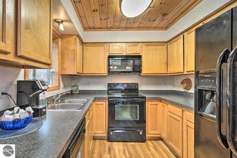 5332 King Arthurs Ct, Gladwin, MI 48624 photo 11