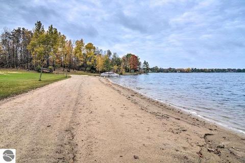 5332 King Arthurs Ct, Gladwin, MI 48624 photo 43