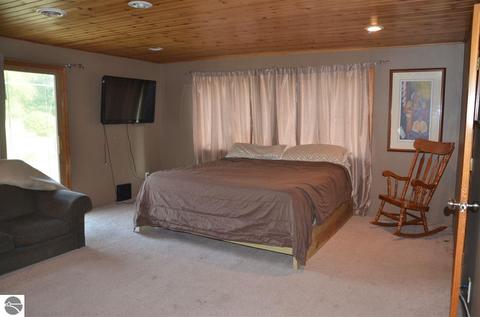 10193 E Riv, Mount Pleasant, MI 48858 photo 14