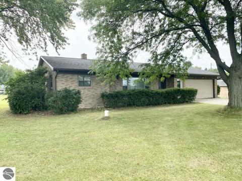 8040 E Pickard Rd, Mount Pleasant, MI 48858 photo 1