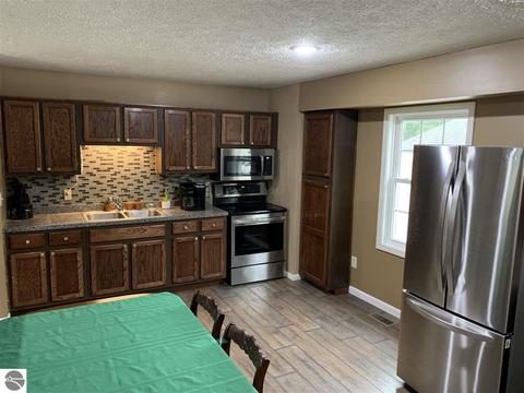 708 E South St, Ithaca, MI 48847 photo 6