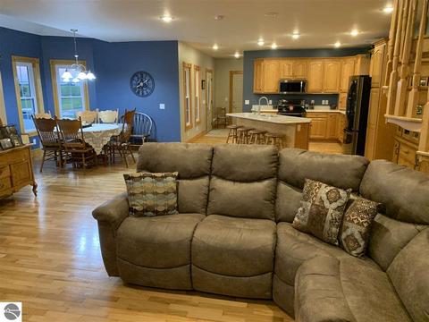 5676 E Saint Charles Rd, Ithaca, MI 48847 photo 4