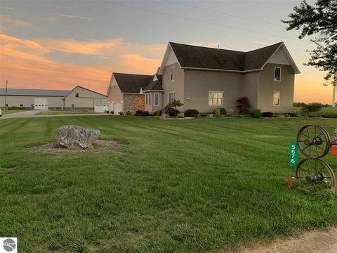 5676 E Saint Charles Rd, Ithaca, MI 48847 photo 2