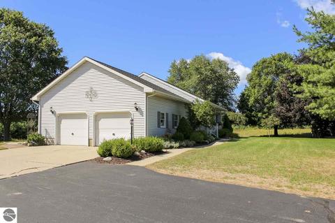 421 East Dr, Shepherd, MI 48883 photo 2