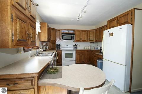 421 East Dr, Shepherd, MI 48883 photo 9