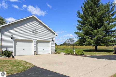 421 East Dr, Shepherd, MI 48883 photo 3