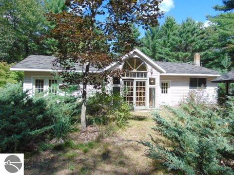 5277 E 28th St, White Cloud, MI 49349 photo 1