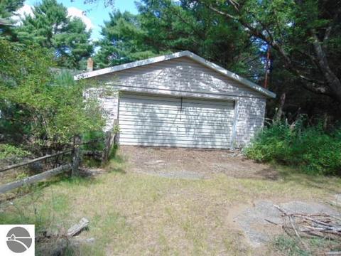 5277 E 28th St, White Cloud, MI 49349 photo 4