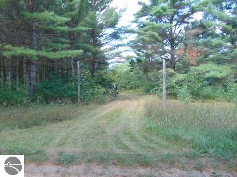 5277 E 28th St, White Cloud, MI 49349 photo 2