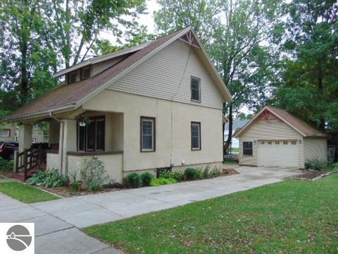 122 E North St, Ithaca, MI 48847 photo 2