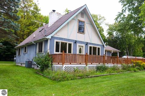 6243 Gopher Trl, Harrison, MI 48625 photo 2