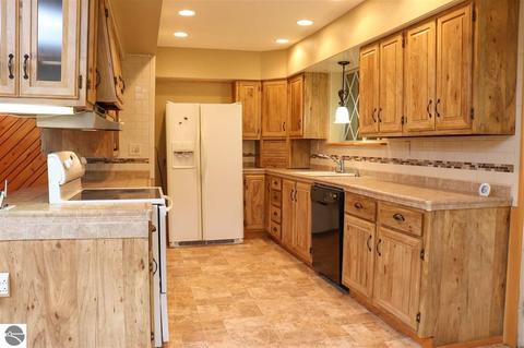6243 Gopher Trl, Harrison, MI 48625 photo 10