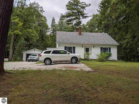 19 N Huron Rd, Au Gres, MI 48703 photo 1