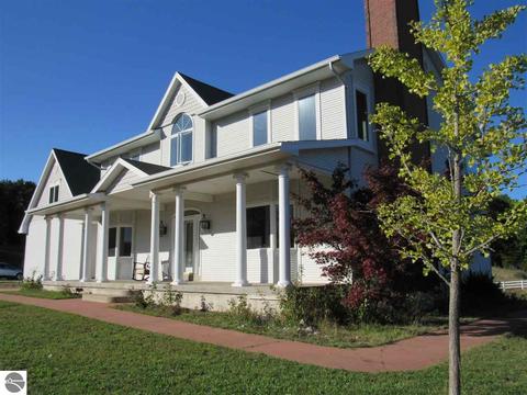 9169 E Hoxie Rd, Cedar, MI 49621 photo 1