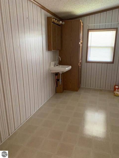 740 Silverleaf St, Gladwin, MI 48624 photo 5