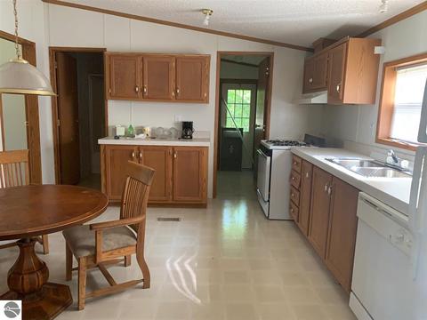 740 Silverleaf St, Gladwin, MI 48624 photo 6