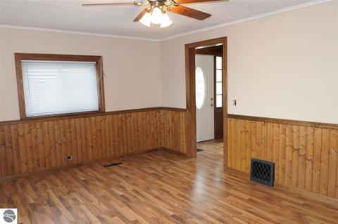 320 E Ctr, Ithaca, MI 48847 photo 9