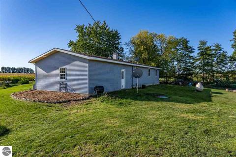 3361 E Walton Rd, Shepherd, MI 48883 photo 4